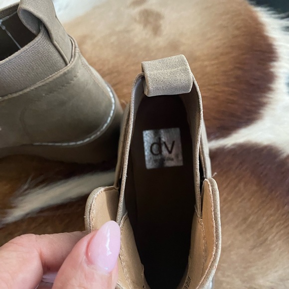 Slip on lug sole booties - Picture 7 of 11